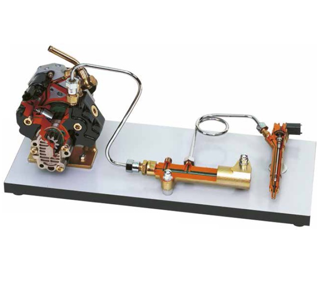 matériel pédagogique : Modèle pédagogique en coupe d'un système d'injection diesel Common rail